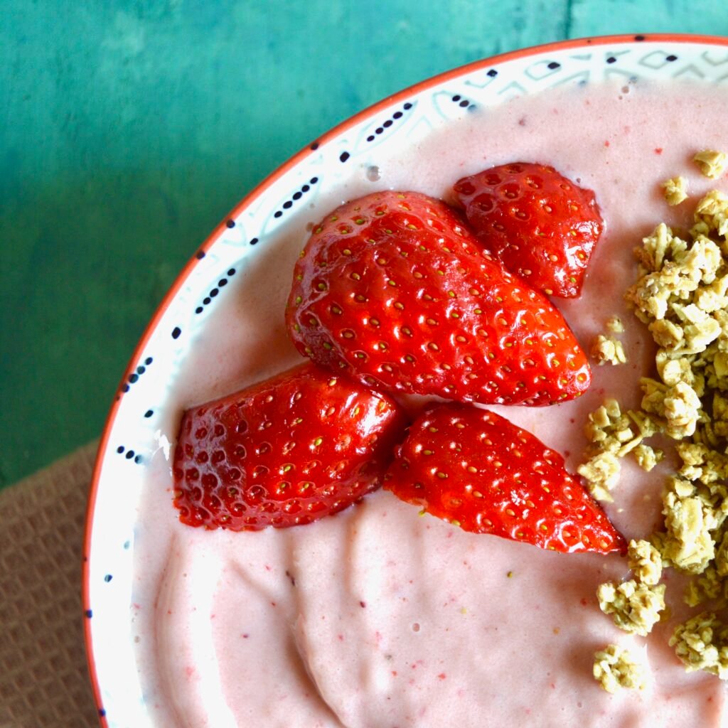 tropical strawberry smoothie bowl