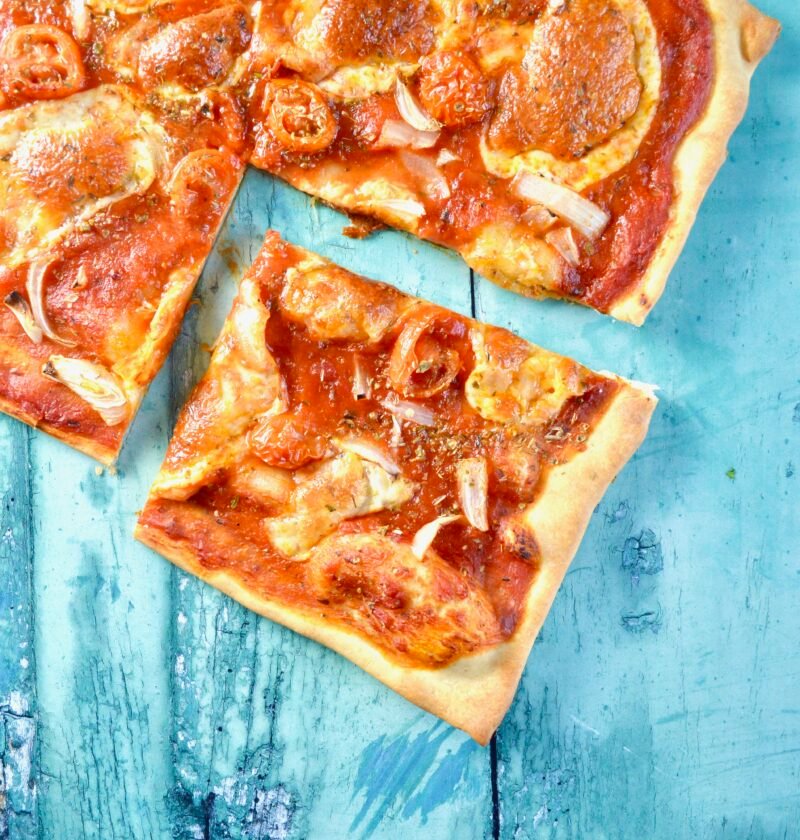 cheese tomato pizza